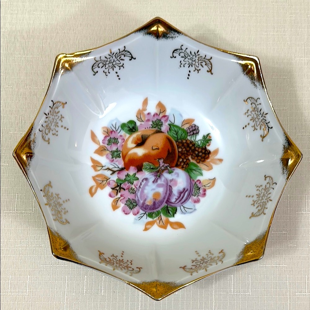 Trimont Ware Elegant White and Gold Octagonal Vintage Bowl Fruit Design - Picture 7 of 7
